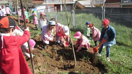 Huertos educativos ecológicos, una fórmula de conectar con el medio ambiente